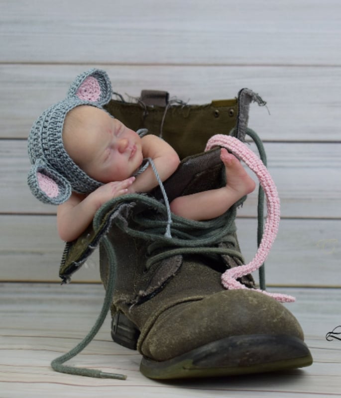 Adorable bébé reborn fille mini kit « Wee Mouse"  de Laura Lee Eagles. 